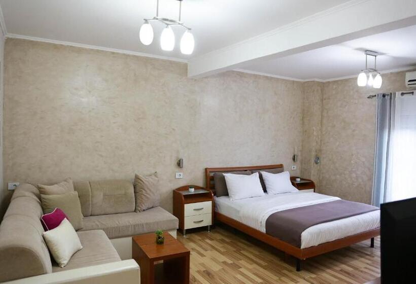 اتاق لوکس چهار تخته, La Hacienda