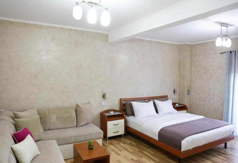 اتاق لوکس چهار تخته, La Hacienda