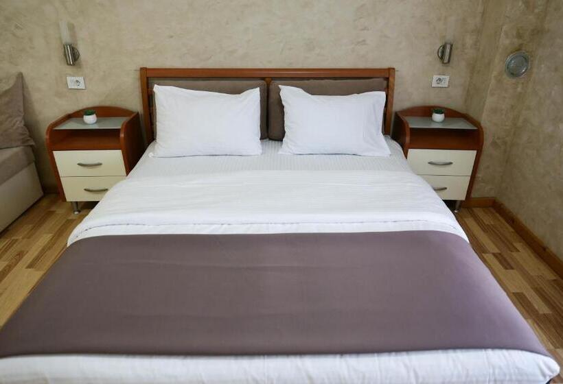 اتاق لوکس چهار تخته, La Hacienda