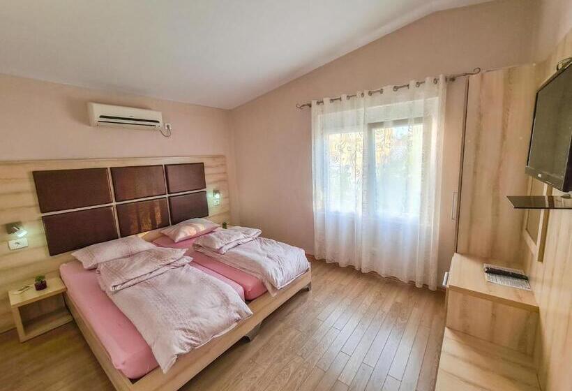 1 Bedroom Penthouse Apartment, La Hacienda