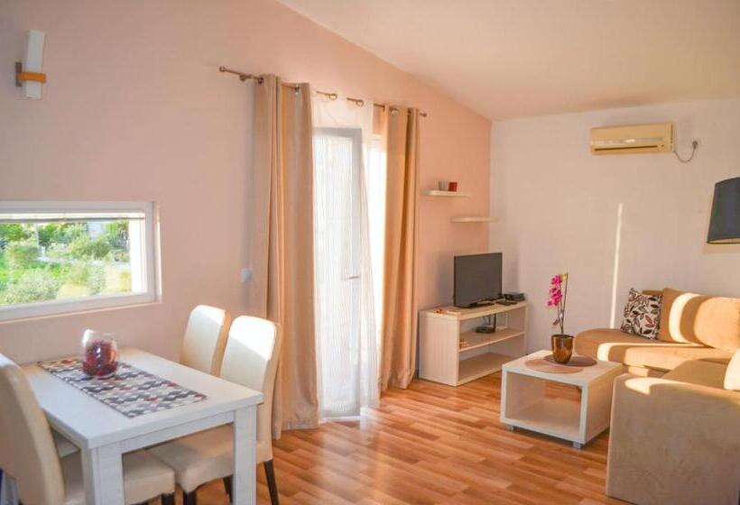 1 Bedroom Penthouse Apartment, La Hacienda