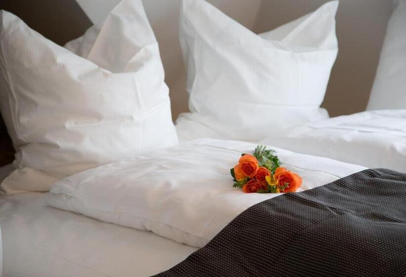 스탠다드 룸, Alpha & Omega