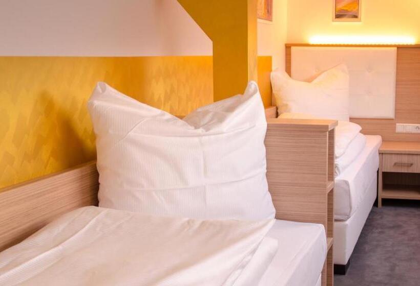 4인용 스탠다드 룸, Alpha & Omega