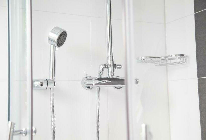 스탠다드 싱글 룸, Alpha & Omega