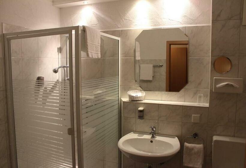 Четырехместный Номер Стандарт, America