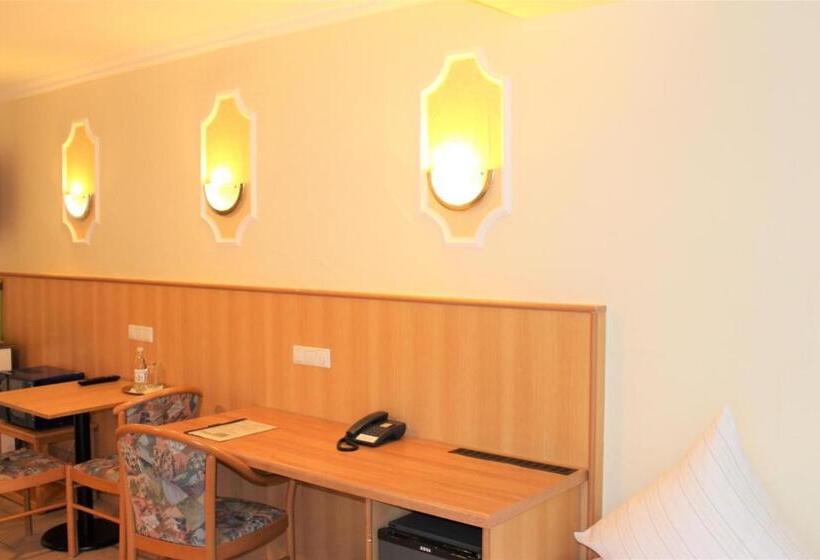 Четырехместный Номер Стандарт, America