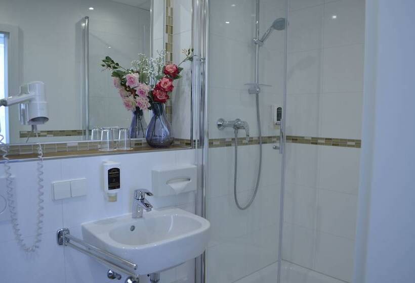 اتاق استاندارد یک نفره, Astoria