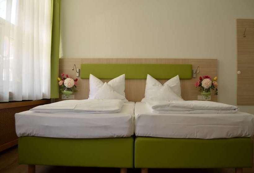 اتاق استاندارد سه نفره, Astoria