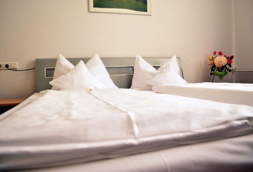 اتاق استاندارد چهار تخته, Astoria