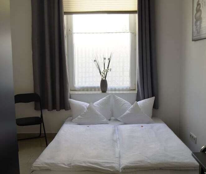 اتاق استاندارد چهار تخته, Astoria