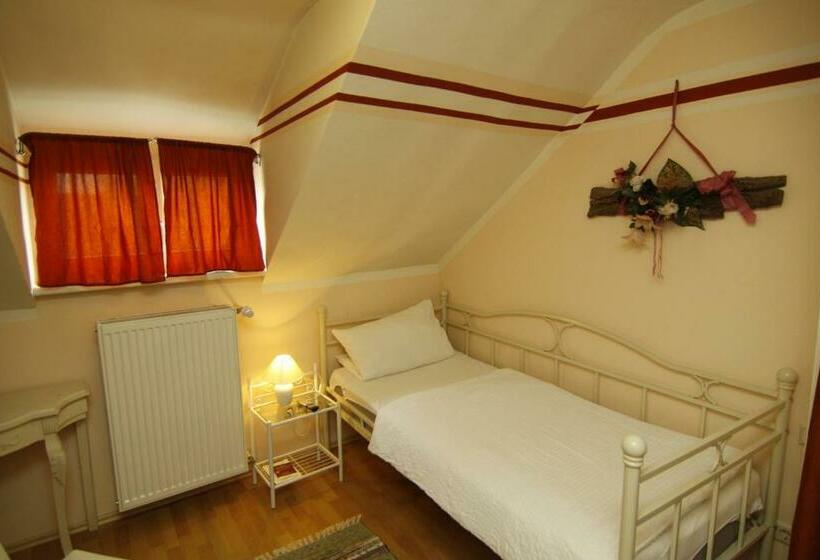 Quarto Economy Individual, Die Dependance