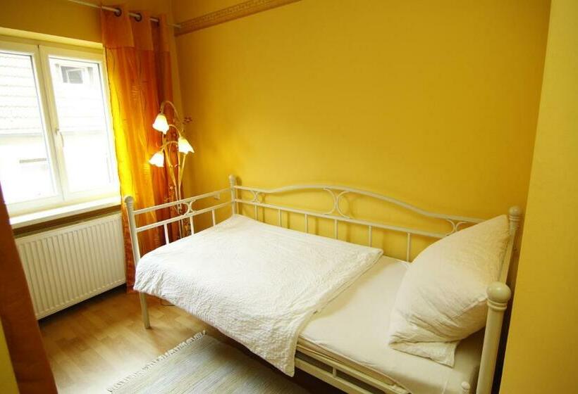 Quarto Economy Individual, Die Dependance