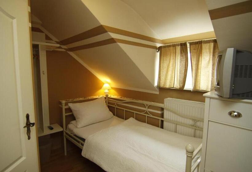 Quarto Economy Individual, Die Dependance