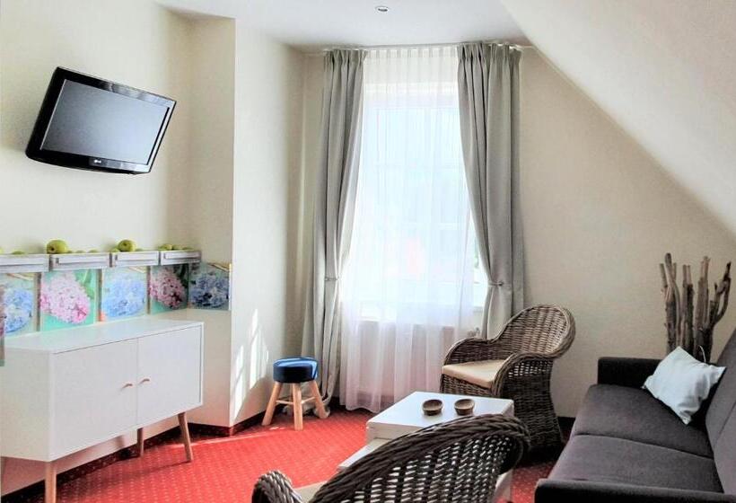 شقة غرفة واحدة, Friesischer Hof