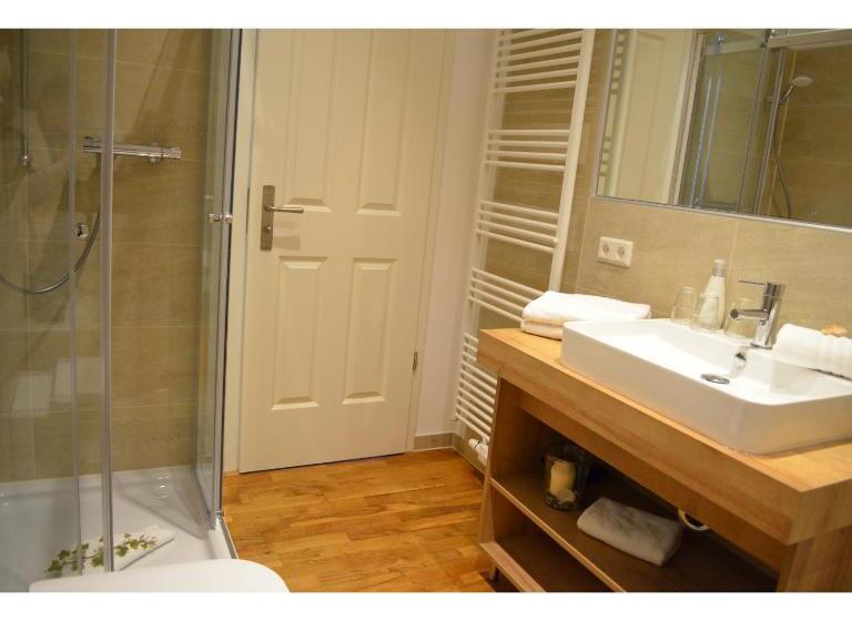 شقة غرفتين, Friesischer Hof