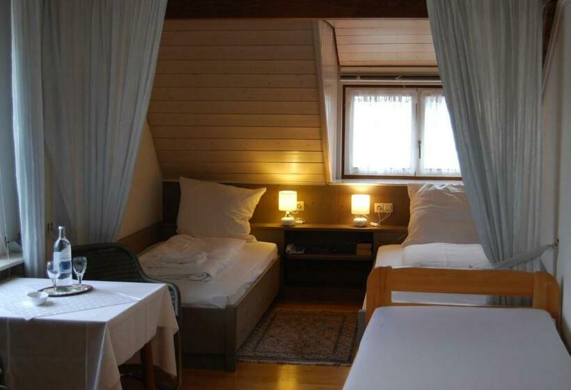 스탠다드 트리플 룸, Gasthaus Zum Löwen   Restaurant Akropolis