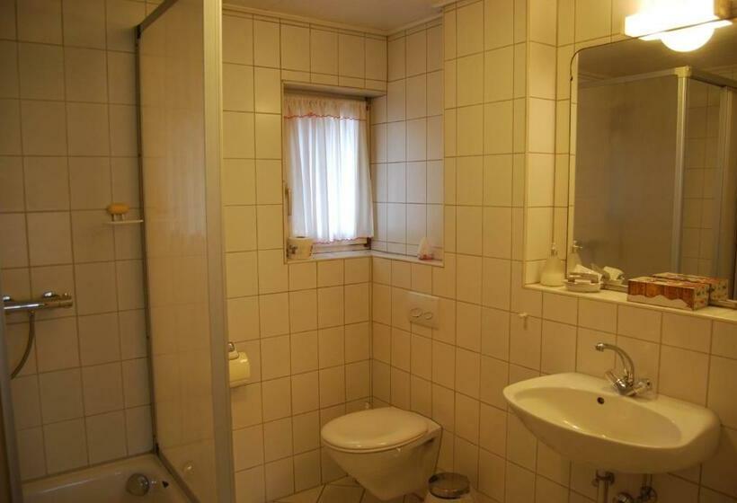 스탠다드 룸, Gasthaus Zum Löwen   Restaurant Akropolis