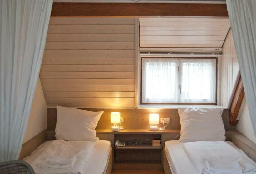 스탠다드 트리플 룸, Gasthaus Zum Löwen   Restaurant Akropolis