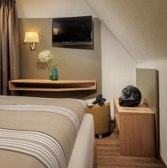 غرفة عائلية, Gasthaus Zum Zecher