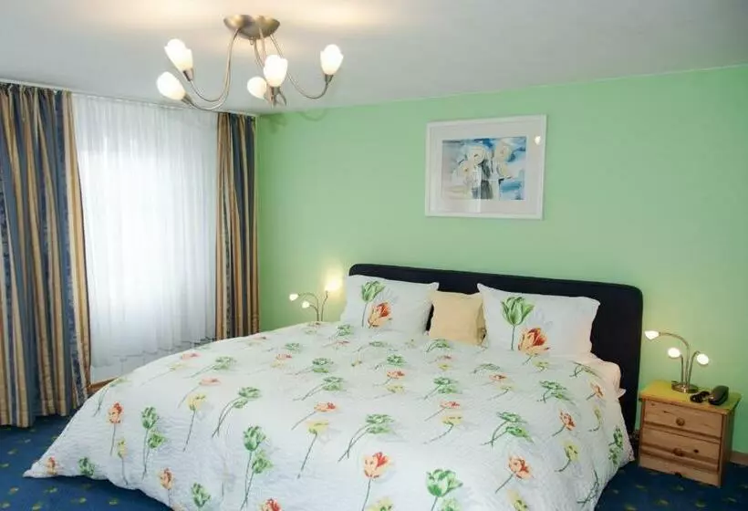 Standard Kolmen Hengen Huone, Gästehaus Priester