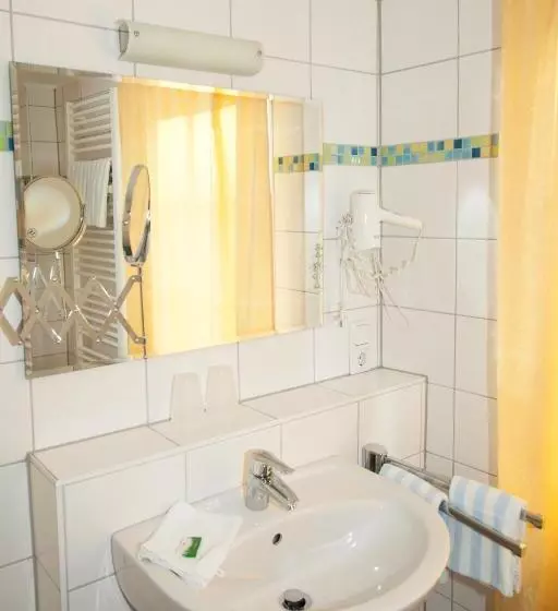 Standard Neljän Hengen Huone, Gästehaus Priester