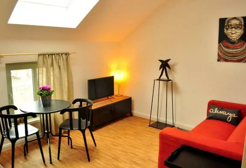 スーペリアスタジオ, Haus & Hof Guest House