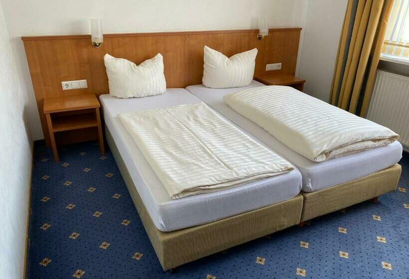 חדר משפחתי, Kaiserhof