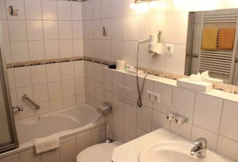 سوییت با چشم‌انداز کوه, Landgasthof Zum Schützen