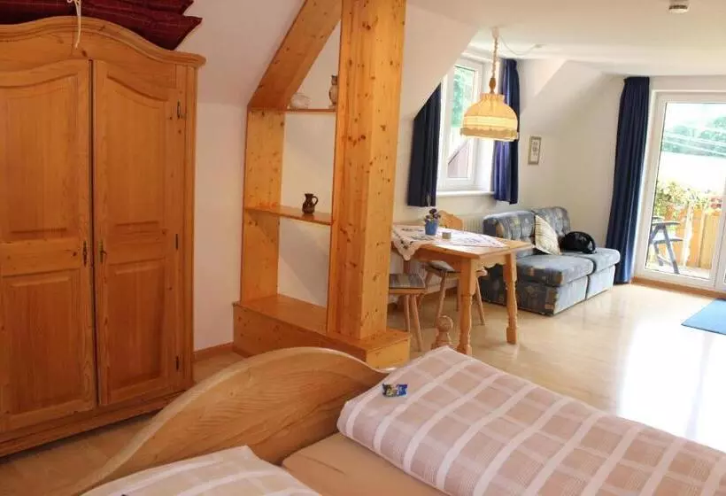 سوئیت جونیور با چشم‌انداز کوهستان, Landgasthof Zum Schützen