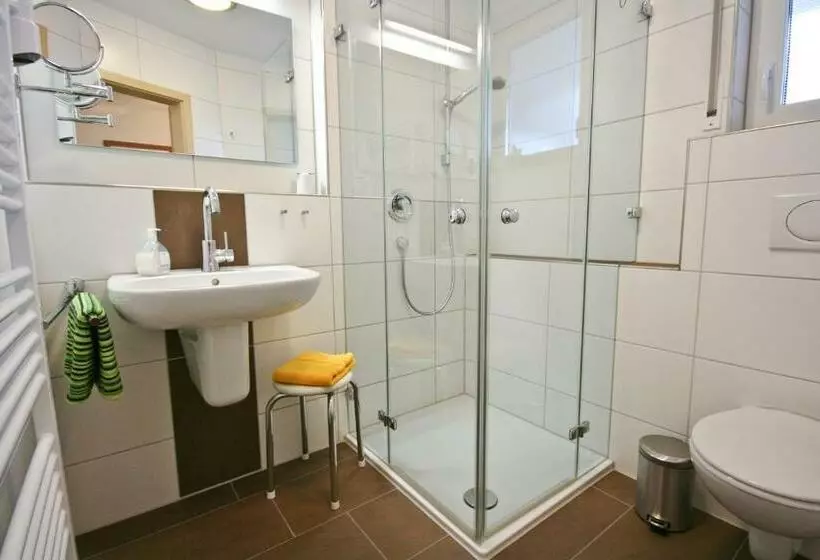 Deluxe Yhden Hengen Huone, Landpension Kohler
