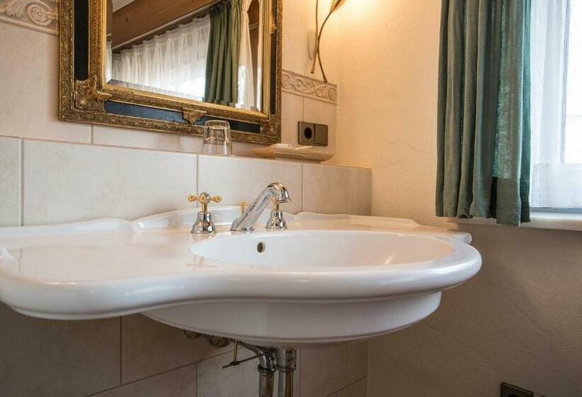 Quarto Economy Individual, Meiser Rosenstuben