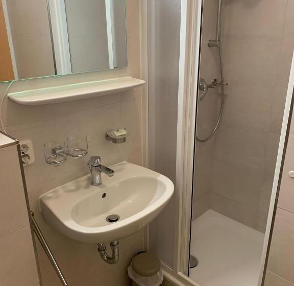 Quarto Dúplex, Pension Neptun