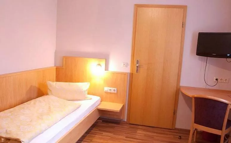 اتاق استاندارد یک نفره, Restaurant Bürgerstuben