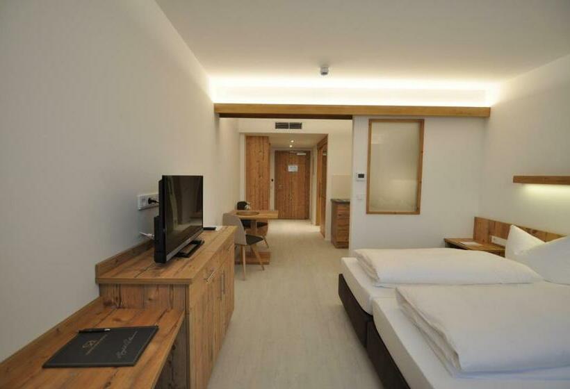 Номер бизнес-класса, Snooze Apartments