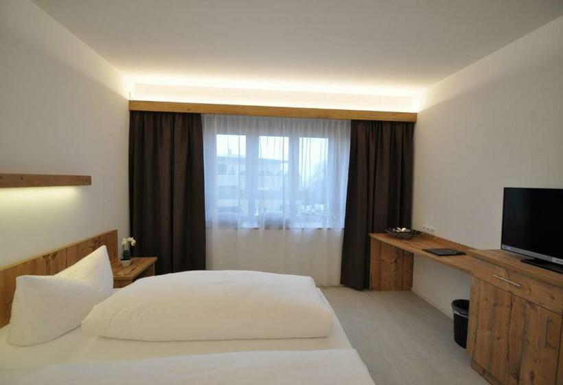 Номер бизнес-класса, Snooze Apartments