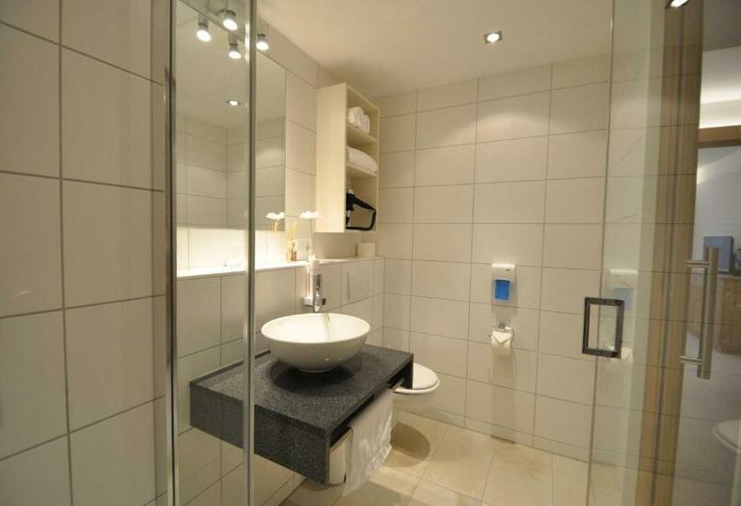 Номер бизнес-класса, Snooze Apartments