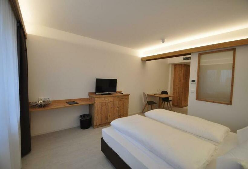 Номер бизнес-класса, Snooze Apartments