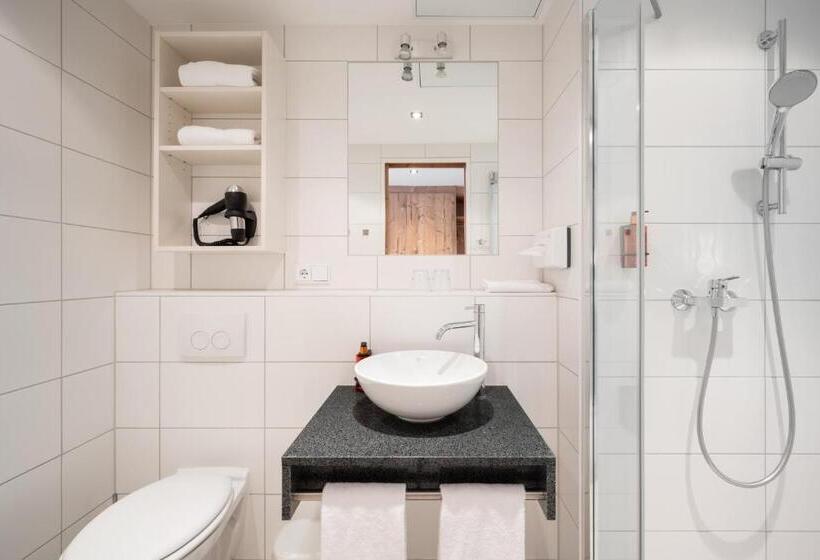 Номер бизнес-класса, Snooze Apartments