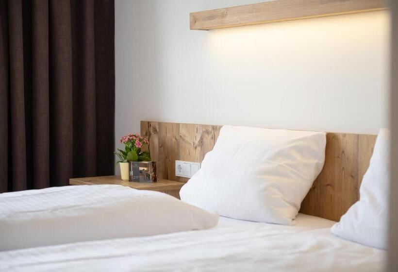 Номер бизнес-класса, Snooze Apartments