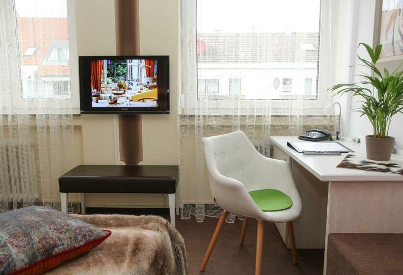 컴포트 룸, Vetter