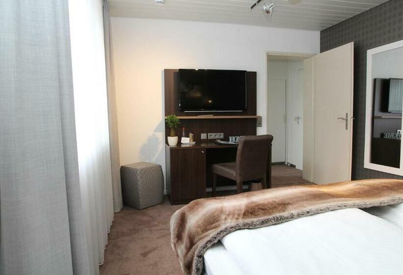 컴포트 룸, Vetter