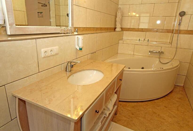 جناح, Villa Toscana