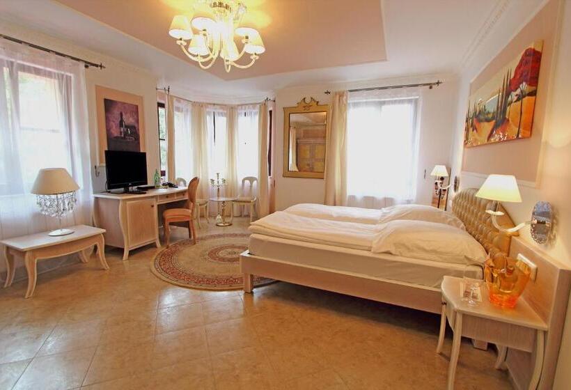 جناح, Villa Toscana