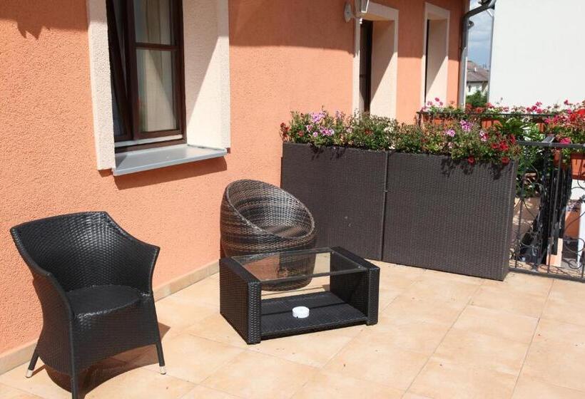 جناح, Villa Toscana