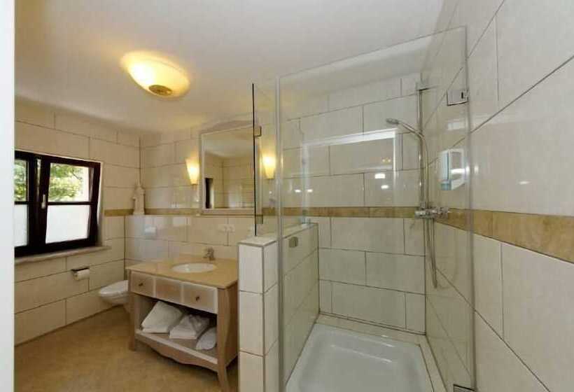 جناح, Villa Toscana