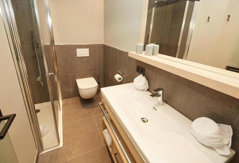 스탠다드 발코니 룸, Zum Goldenen Hirsch