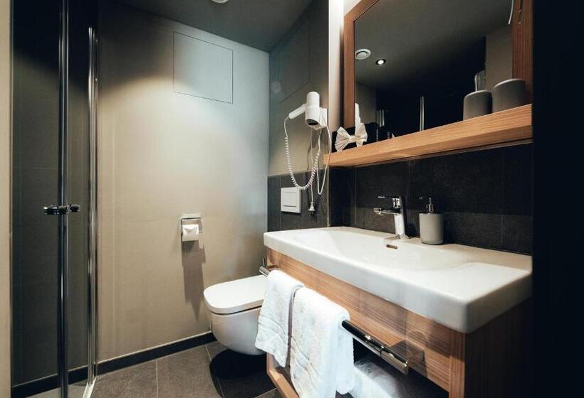 스탠다드 룸, Zum Goldenen Hirsch