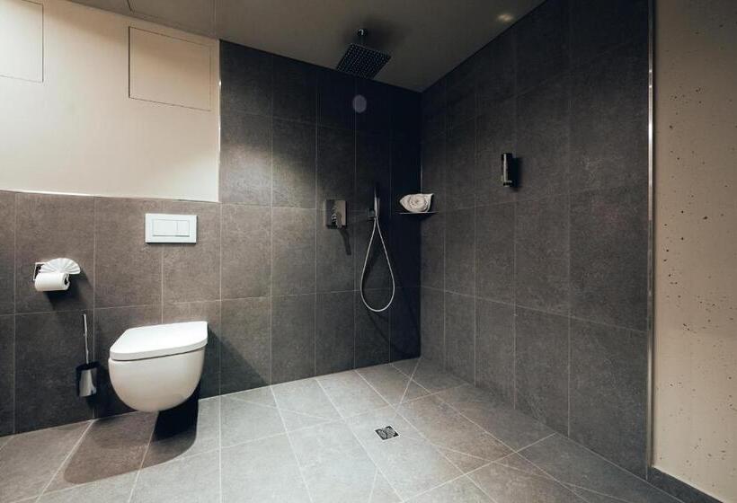 패밀리 룸, Zum Goldenen Hirsch