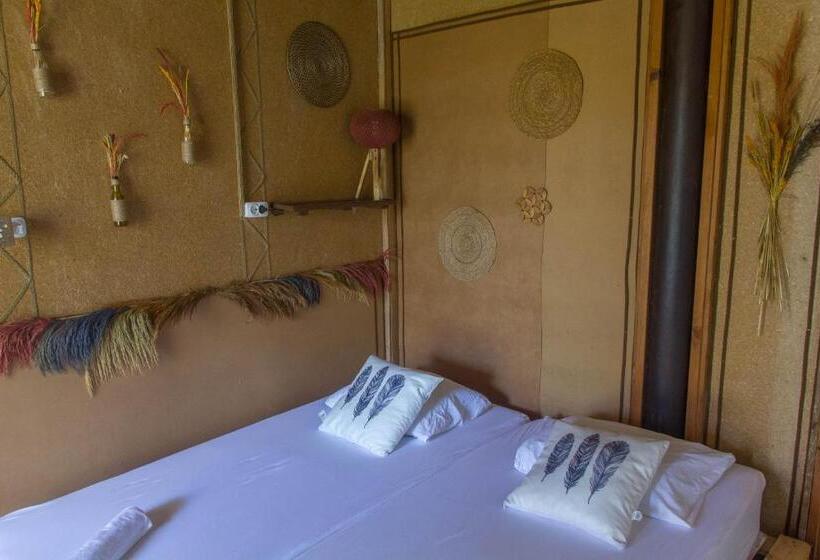 اتاق استاندارد با چشمانداز باغ, Cha Cha Backpackers