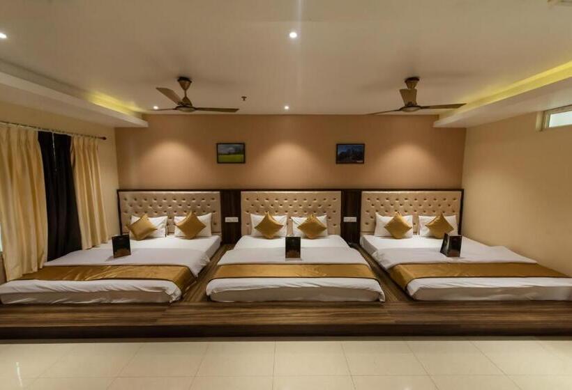 اتاق لوکس خانوادگی, Nrs Hillton